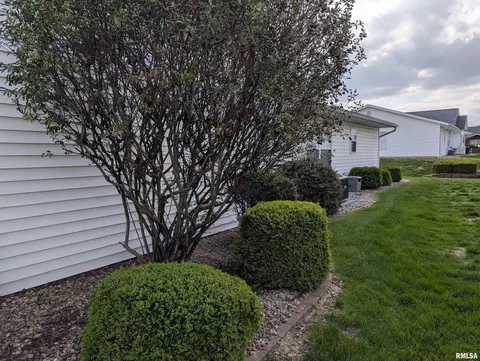 Exterior - 1506 Apache Dr, Marion, IL 62959 photo 4 of 9