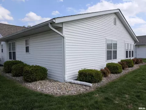 Exterior - 1506 Apache Dr, Marion, IL 62959 photo 6 of 9