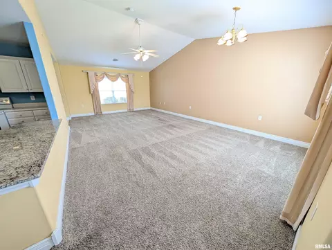Living - 1506 Apache Dr, Marion, IL 62959 photo 1 of 7
