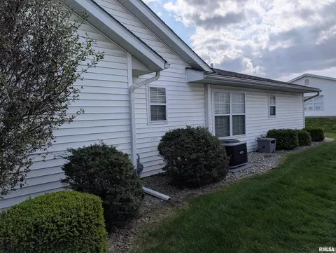 Exterior - 1506 Apache Dr, Marion, IL 62959 photo 5 of 9