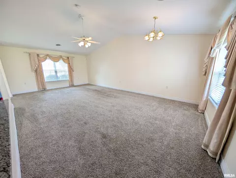 Living - 1506 Apache Dr, Marion, IL 62959 photo 3 of 7