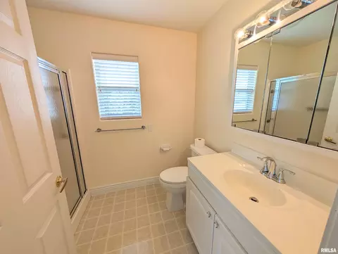 Bath - 1506 Apache Dr, Marion, IL 62959 photo 2 of 2