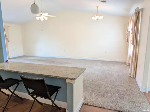 Living - 1506 Apache Dr, Marion, IL 62959 photo 6 of 7