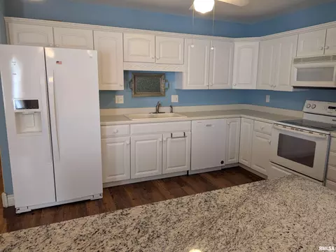 Kitchen - 1506 Apache Dr, Marion, IL 62959 photo 3 of 3