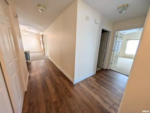 Entry Way - 1506 Apache Dr, Marion, IL 62959 photo 3 of 4
