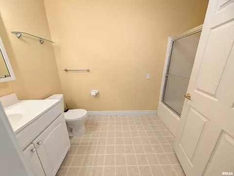 Bath - 1506 Apache Dr, Marion, IL 62959 photo 1 of 2