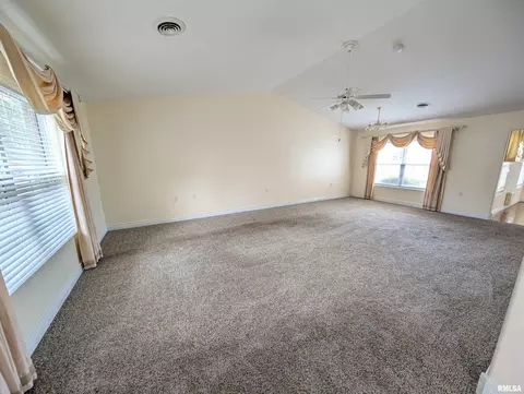 Living - 1506 Apache Dr, Marion, IL 62959 photo 2 of 7