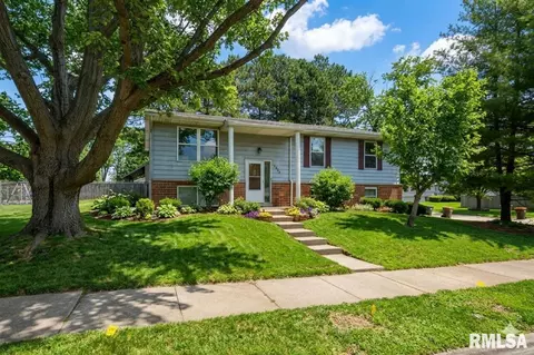 3902 N Melcosta Dr, Peoria, IL 61615