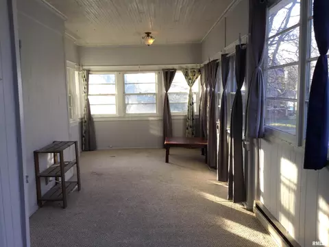 Exterior - 300 W Spring St, Anna, IL 62906 photo 4 of 5