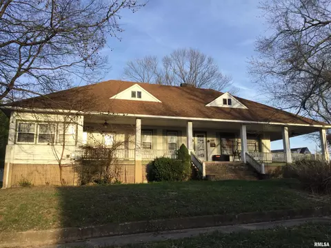 Exterior - 300 W Spring St, Anna, IL 62906 photo 2 of 5