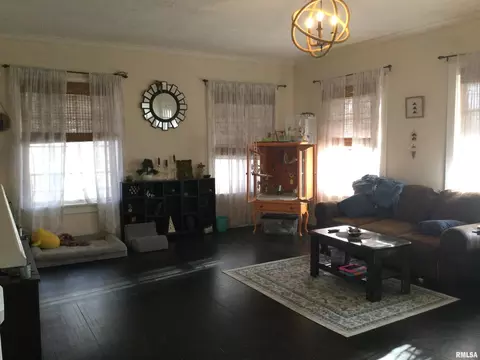 Living - 300 W Spring St, Anna, IL 62906 photo 1 of 3