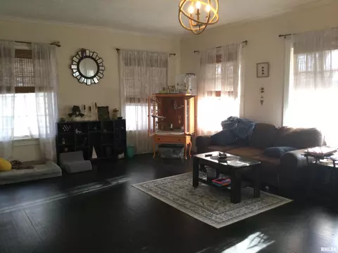 Living - 300 W Spring St, Anna, IL 62906 photo 2 of 3