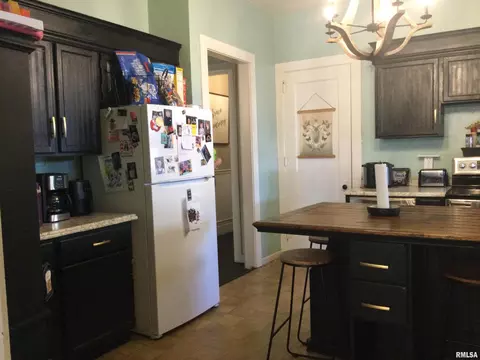 Kitchen - 300 W Spring St, Anna, IL 62906 photo 1 of 3
