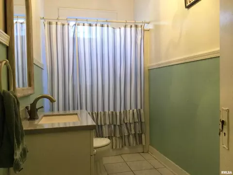 Bath - 300 W Spring St, Anna, IL 62906 photo 3 of 3