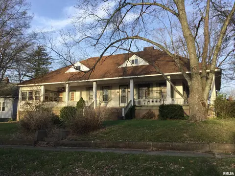 300 W Spring St, Anna, IL 62906