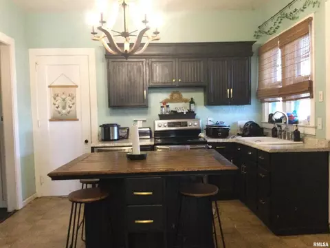 Kitchen - 300 W Spring St, Anna, IL 62906 photo 2 of 3