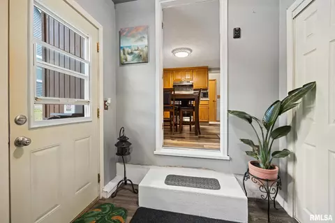 Entry Way - 706 N State St, Roanoke, IL 61561 photo 2 of 3
