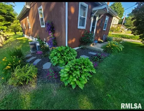 Exterior - 706 N State St, Roanoke, IL 61561 photo 2 of 10