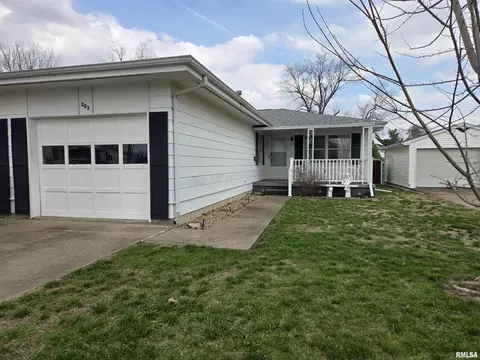 203 S A St, La Harpe, IL 61450