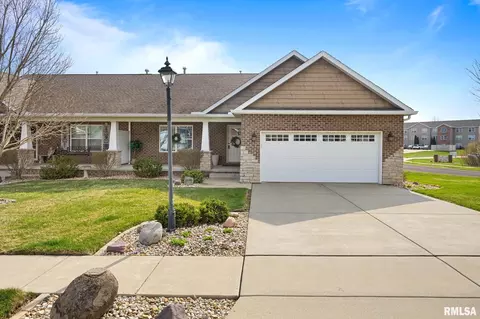 1810 W Kingsbury Rd, Washington, IL 61571