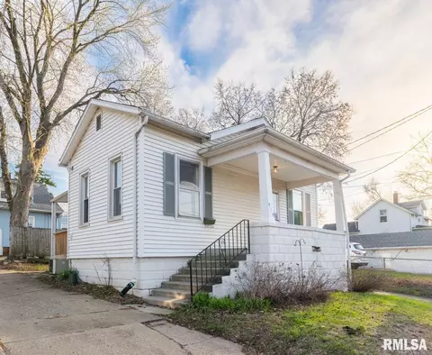 918 Margaret St, Pekin, IL 61554