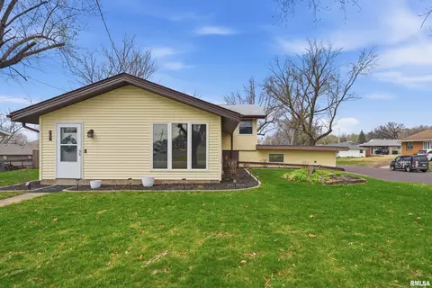 1601 N 11th St, Pekin, IL 61554