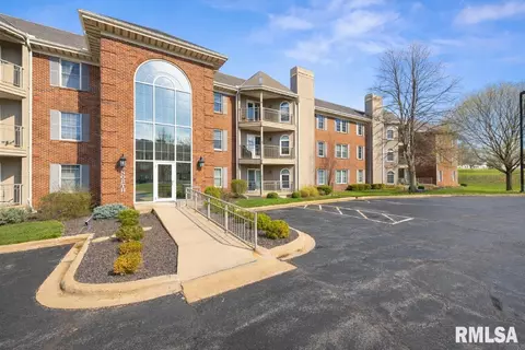 5200 N Knoxville Rd, Peoria, IL 61614
