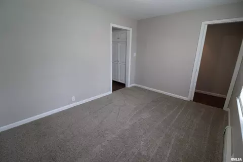 Bedroom - 301 E Melbourne Ave, Peoria, IL 61603 photo 10 of 10