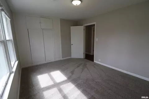 Bedroom - 301 E Melbourne Ave, Peoria, IL 61603 photo 2 of 10