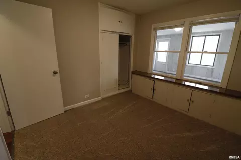 Bedroom - 301 E Melbourne Ave, Peoria, IL 61603 photo 4 of 10