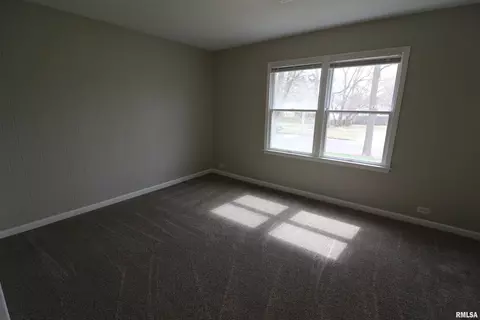 Bedroom - 301 E Melbourne Ave, Peoria, IL 61603 photo 1 of 10