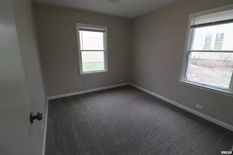 Bedroom - 301 E Melbourne Ave, Peoria, IL 61603 photo 7 of 10