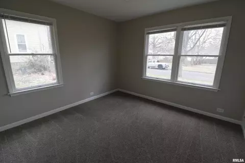 Bedroom - 301 E Melbourne Ave, Peoria, IL 61603 photo 5 of 10