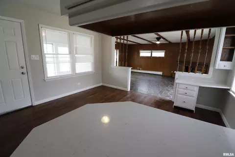 Living - 301 E Melbourne Ave, Peoria, IL 61603 photo 2 of 5