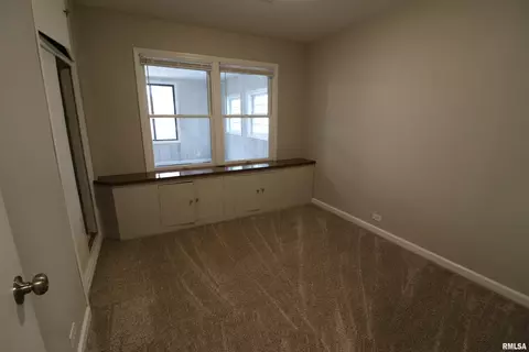 Bedroom - 301 E Melbourne Ave, Peoria, IL 61603 photo 3 of 10