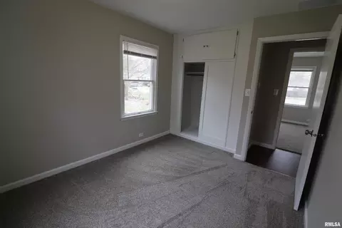 Bedroom - 301 E Melbourne Ave, Peoria, IL 61603 photo 8 of 10