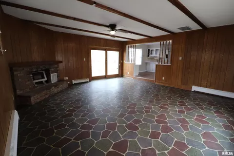 Living - 301 E Melbourne Ave, Peoria, IL 61603 photo 5 of 5
