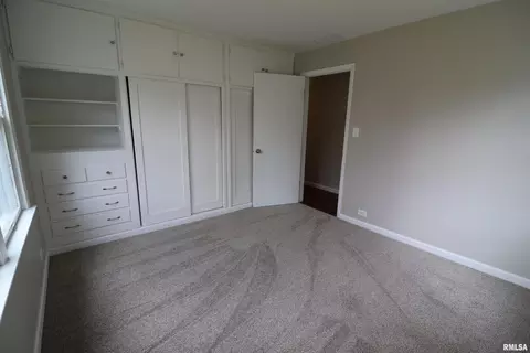 Bedroom - 301 E Melbourne Ave, Peoria, IL 61603 photo 6 of 10