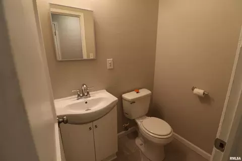 Bath - 301 E Melbourne Ave, Peoria, IL 61603 photo 3 of 3