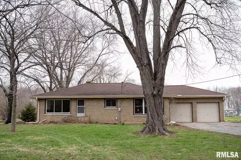 6923 W Wheeler Rd, Peoria, IL 61607