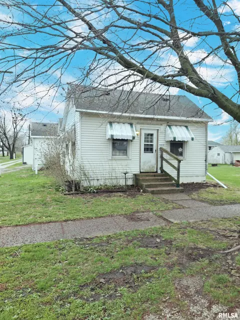 203 State St, Benson, IL 61516