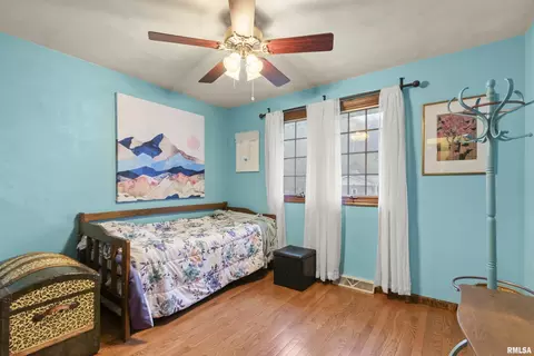 Bedroom - 834 E Fairview St, Peoria, IL 61615 photo 1 of 6