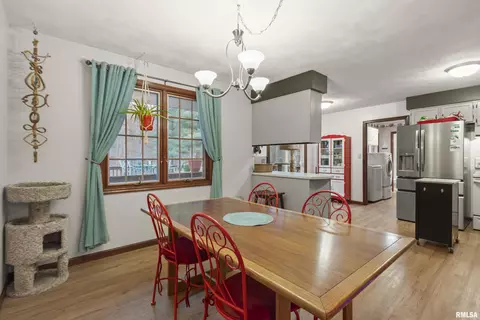 Dining - 834 E Fairview St, Peoria, IL 61615 photo 1 of 1