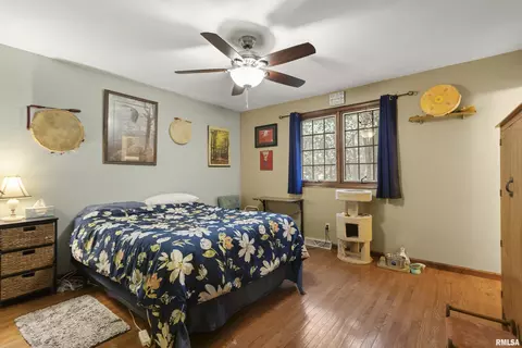 Bedroom - 834 E Fairview St, Peoria, IL 61615 photo 5 of 6