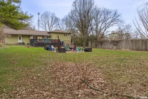 Exterior - 834 E Fairview St, Peoria, IL 61615 photo 8 of 9