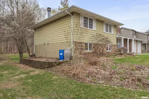 Exterior - 834 E Fairview St, Peoria, IL 61615 photo 2 of 9