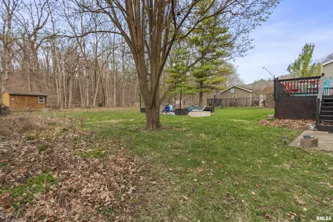 Exterior - 834 E Fairview St, Peoria, IL 61615 photo 5 of 9