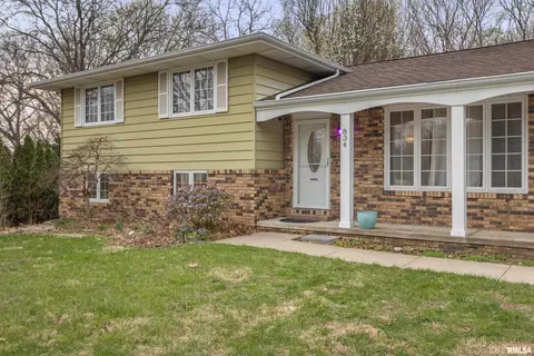 Exterior - 834 E Fairview St, Peoria, IL 61615 photo 3 of 9