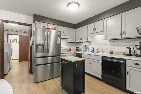 Kitchen - 834 E Fairview St, Peoria, IL 61615 photo 2 of 2