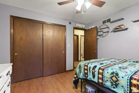 Bedroom - 834 E Fairview St, Peoria, IL 61615 photo 4 of 6